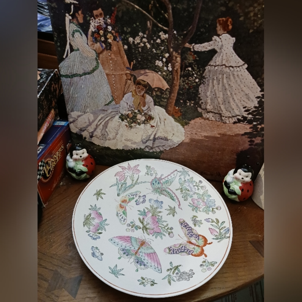 🦋Vintage Chinoiserie Decorative Plate💐 Size 10.3" Diameter,A Fabulous Gift.👌